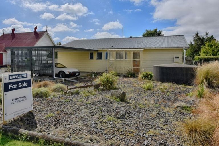 Photo of property in 49 Newburn Street, Waikaia, 9778