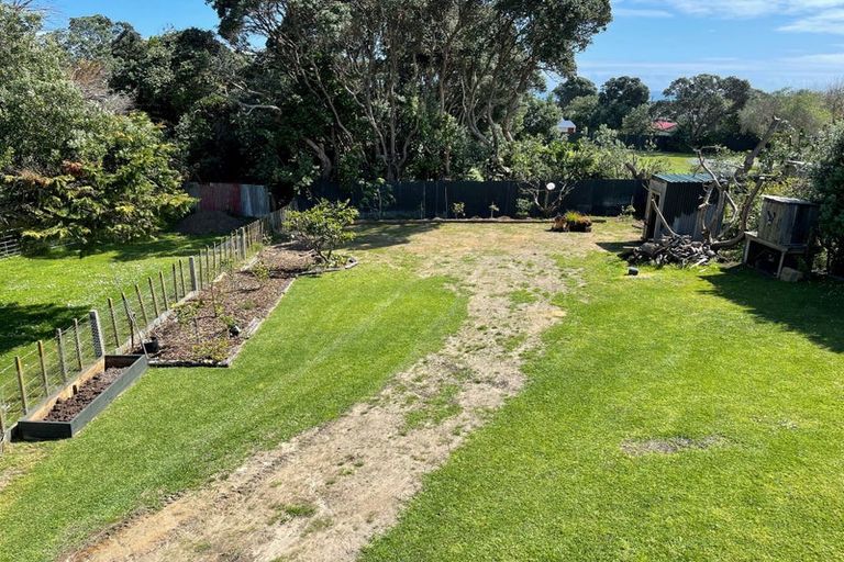 Photo of property in 4 Sea View Road, Baylys Beach, Dargaville, 0377