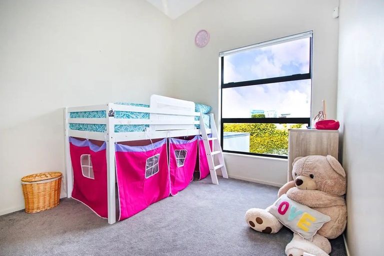 Photo of property in 9/40 Scarlet Oak Drive, Schnapper Rock, Auckland, 0632