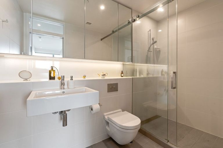 Photo of property in Clyde Quay Wharf, 1a/7 Clyde Quay Wharf, Te Aro, Wellington, 6011