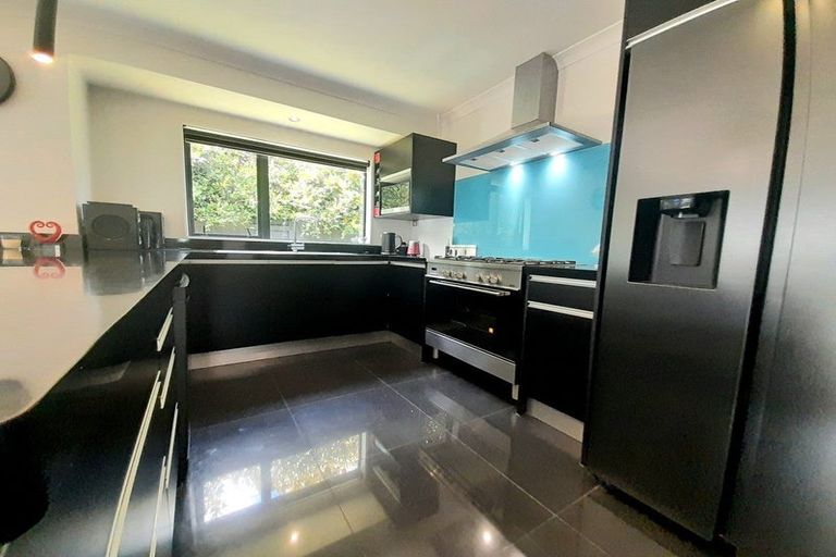 Photo of property in 5 D'urville Place, Kelvin Grove, Palmerston North, 4414