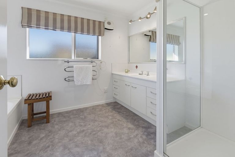 Photo of property in 7 Hoult Crescent, Monaco, Nelson, 7011