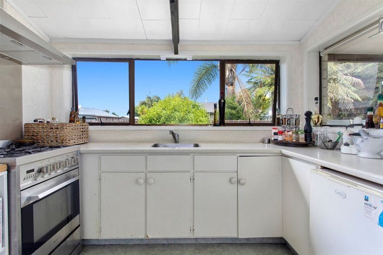 Photo of property in 10 Tawhara Place, Edgecumbe, 3120