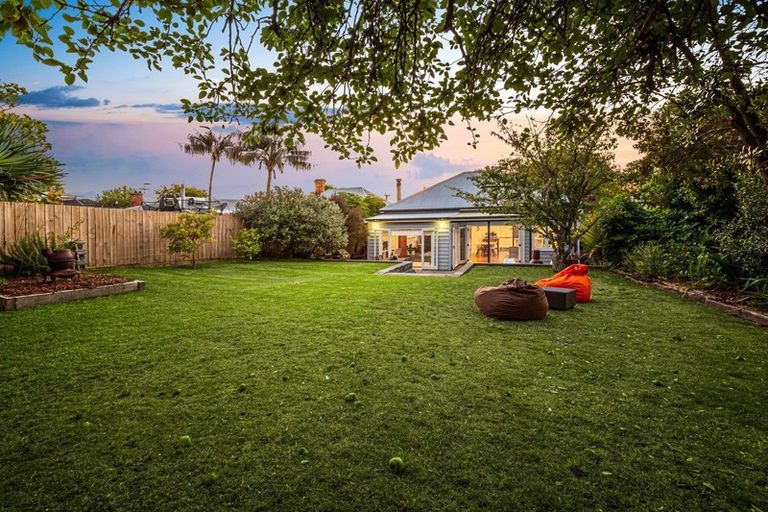 Photo of property in 10 High Street, Devonport, Auckland, 0624