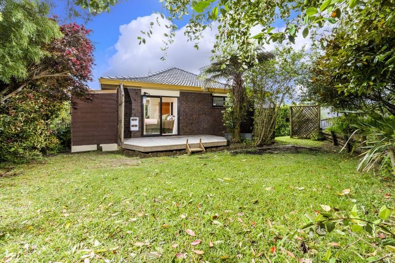 Photo of property in 11 Serrata Place, Browns Bay, Auckland, 0630