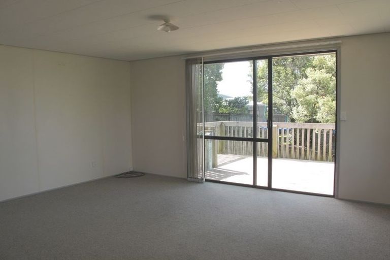 Photo of property in 25 Caribbean Drive, Unsworth Heights, Auckland, 0632