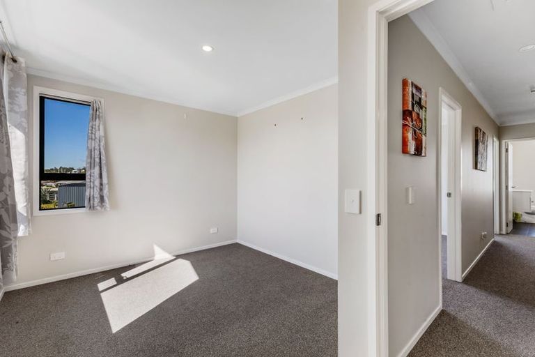 Photo of property in 7 Discovery Place, Marfell, New Plymouth, 4310