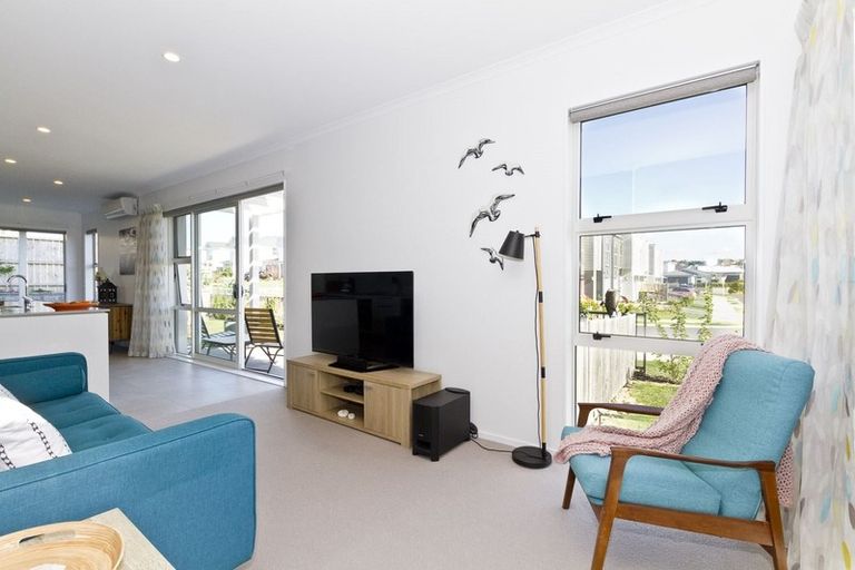 Photo of property in 3 Couldrey Crescent, Red Beach, 0932