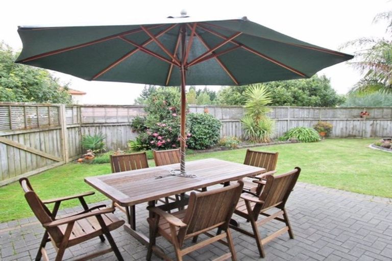 Photo of property in 1 Berkshire Terrace, Massey, Auckland, 0614