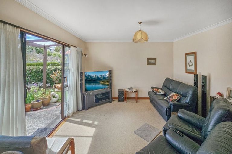 Photo of property in 2/505 Fitzroy Avenue, Hastings, 4122