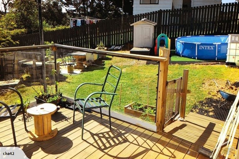 Photo of property in 42 Cedar Heights Avenue, Massey, Auckland, 0614