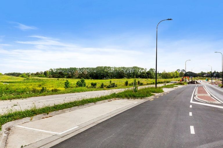 Photo of property in 35 Otuwairoa Esplanade, Opaheke, 2113