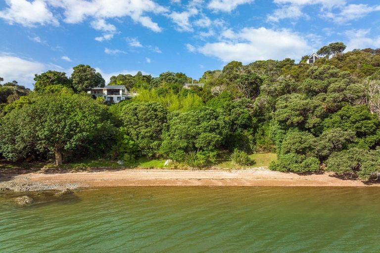 Photo of property in 100 Manganese Point Road, Tamaterau, Whangarei, 0174