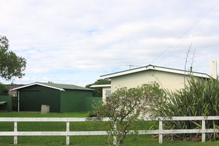 Photo of property in 29 Shortt Street, Foxton Beach, Foxton, 4815