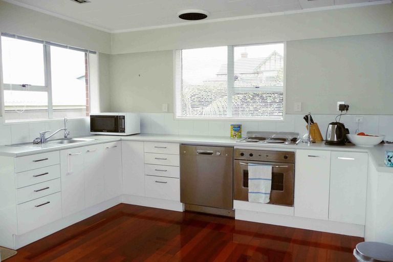 Photo of property in 2/237 Courtenay Street, Strandon, New Plymouth, 4312