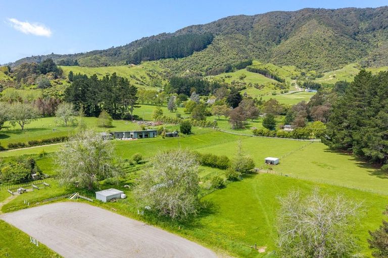 Photo of property in 50 Kents Road, Reikorangi, Waikanae, 5391