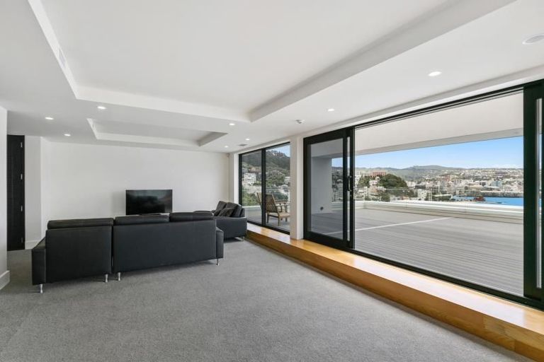 Photo of property in 6/308 Oriental Parade, Oriental Bay, Wellington, 6011
