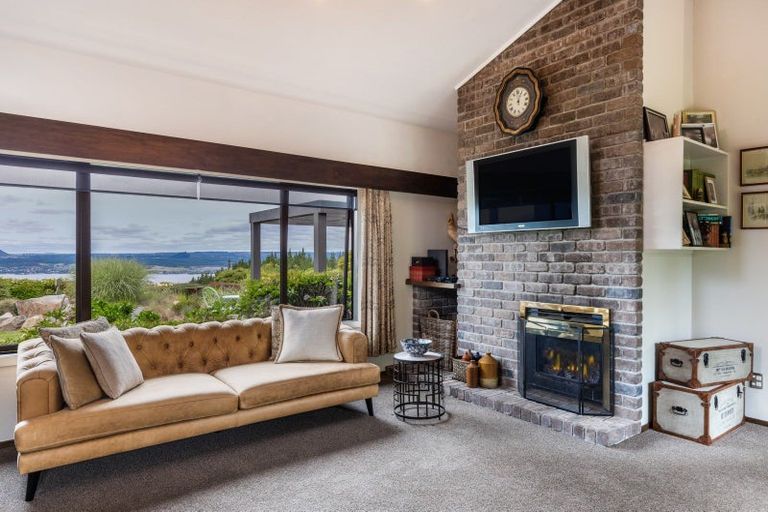 Photo of property in 15 Cameron Drive, Acacia Bay, Taupo, 3385