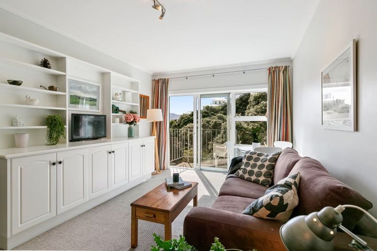 Photo of property in Kingsgate Flats, 10 Austin Street, Mount Victoria, Wellington, 6011