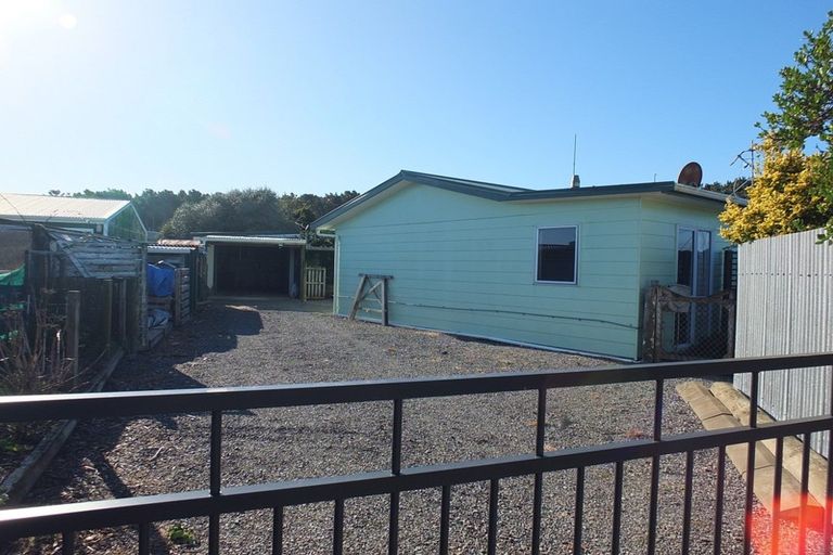 Photo of property in 27 Hennessy Street East, Foxton Beach, Foxton, 4815