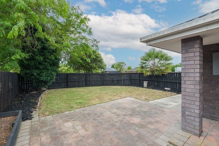 Photo of property in 8 Fieldmoor Place, Parklands, Christchurch, 8083