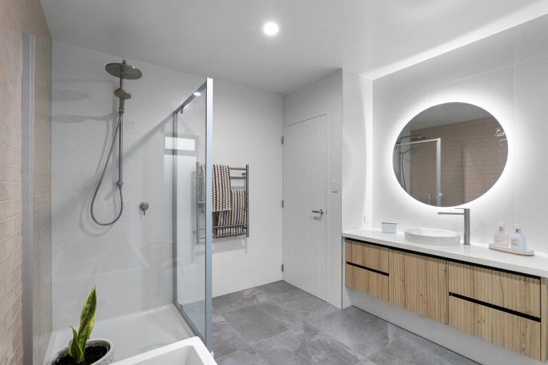 Photo of property in 32 Soleares Avenue, Mount Pleasant, Christchurch, 8081