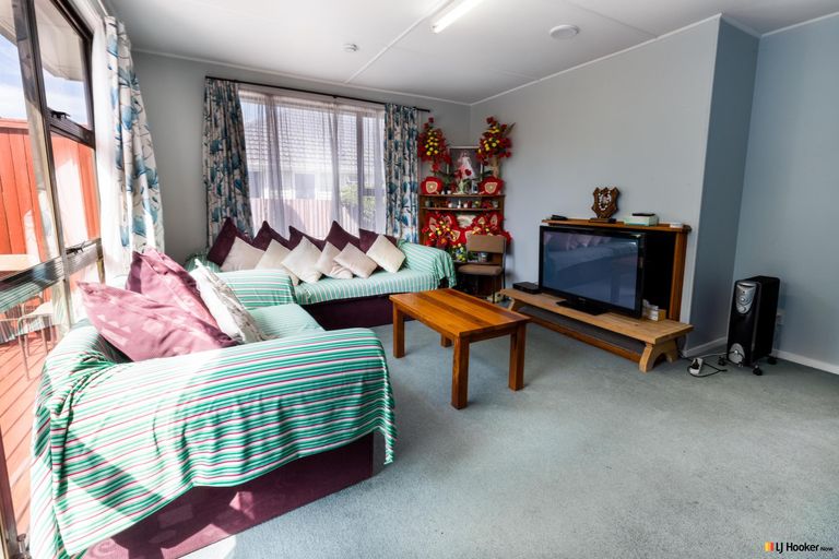 Photo of property in 15 Merrington Crescent, Aranui, Christchurch, 8061