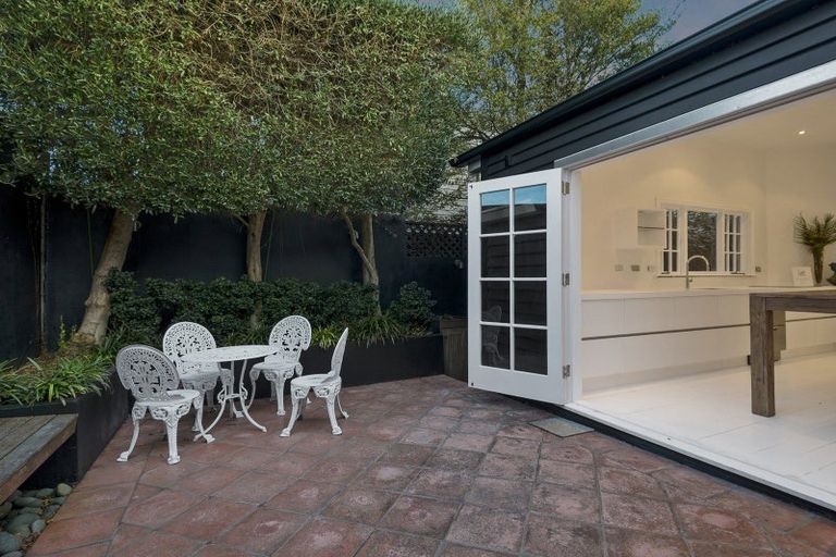 Photo of property in 2/6 Office Road, Merivale, Christchurch, 8014