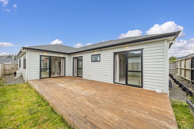 Photo of property in 15 Ropere Street, Kumeu, 0810