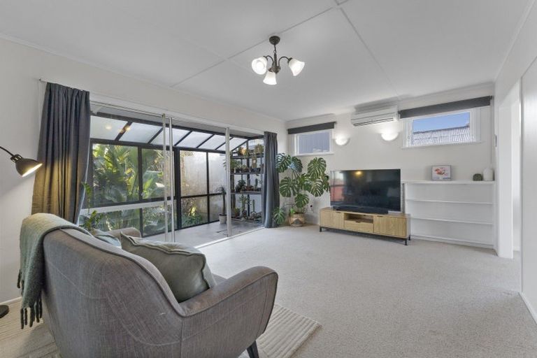 Photo of property in 6 Kaitawa Crescent, Paraparaumu, 5032