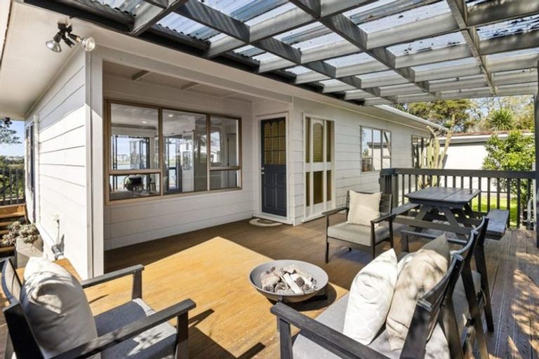 Photo of property in 27 Ferry Parade, Herald Island, Auckland, 0618