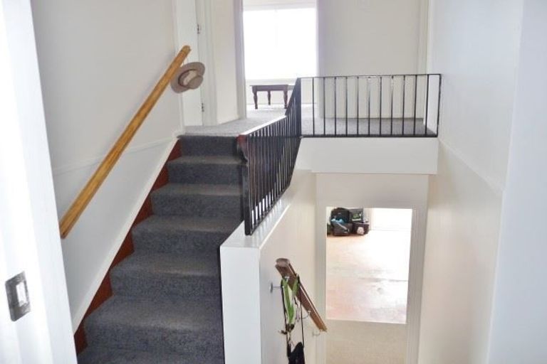 Photo of property in 16 Seaview Road, Cable Bay, 0420