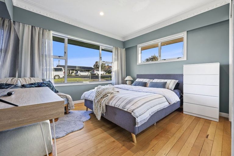 Photo of property in 73 Bradbury Road, Botany Downs, Auckland, 2010