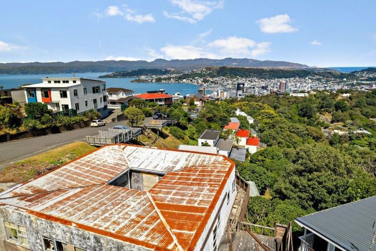 Photo of property in 4 Puketiro Avenue, Northland, Wellington, 6012