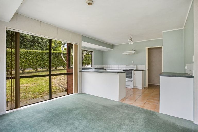 Photo of property in 43 Ewhurst Place, Goodwood Heights, Auckland, 2105