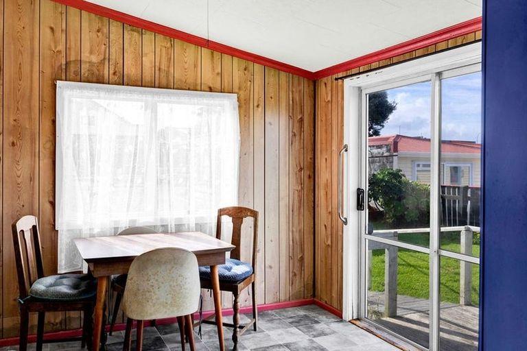 Photo of property in 9 Napier Street, Opunake, 4616