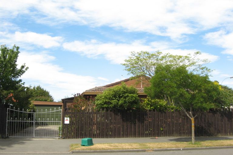 Photo of property in 1/40 Royal Park Drive, Parklands, Christchurch, 8083