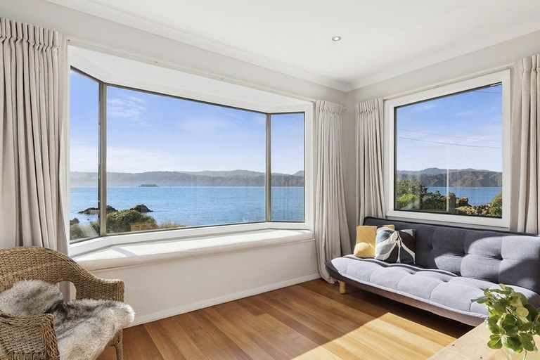 Photo of property in 493 Karaka Bay Road, Karaka Bays, Wellington, 6022