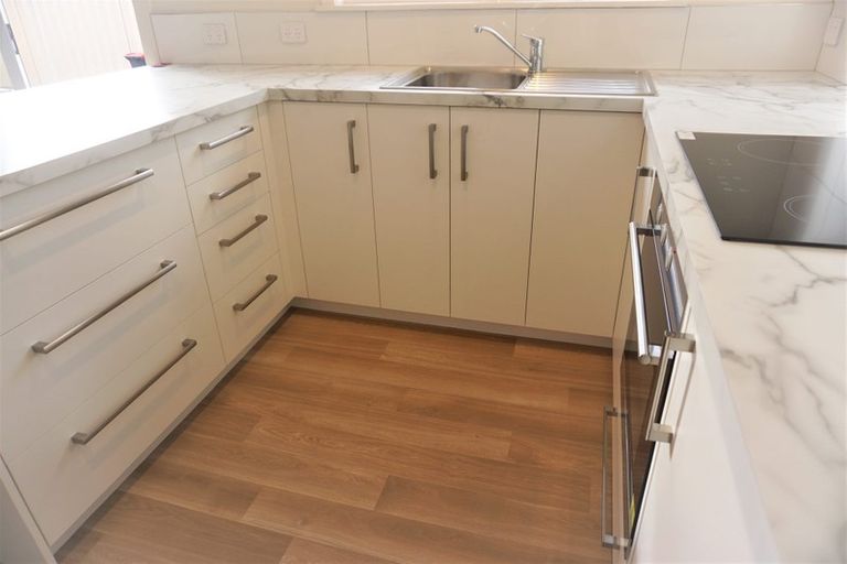 Photo of property in 28 Howard Road, Taradale, Napier, 4112