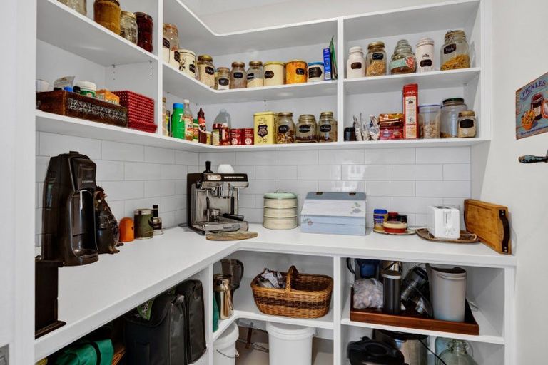 Photo of property in 43a Rawhitiroa Road, Eltham, 4398