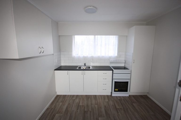 Photo of property in 64a Clayburn Road, Glen Eden, Auckland, 0602