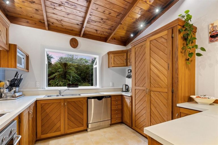 Photo of property in 4 Kitewaho Road, Swanson, Auckland, 0816