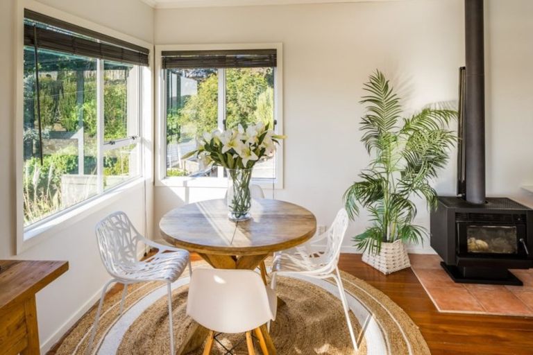 Photo of property in 15 Paekakariki Hill Road, Pauatahanui, Porirua, 5381