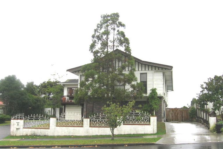 Photo of property in 126 Chelsea View Drive, Chatswood, Auckland, 0626