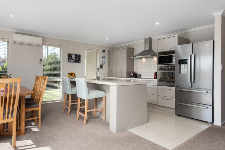 Photo of property in 2 Tranquil Grove, Omokoroa, 3114