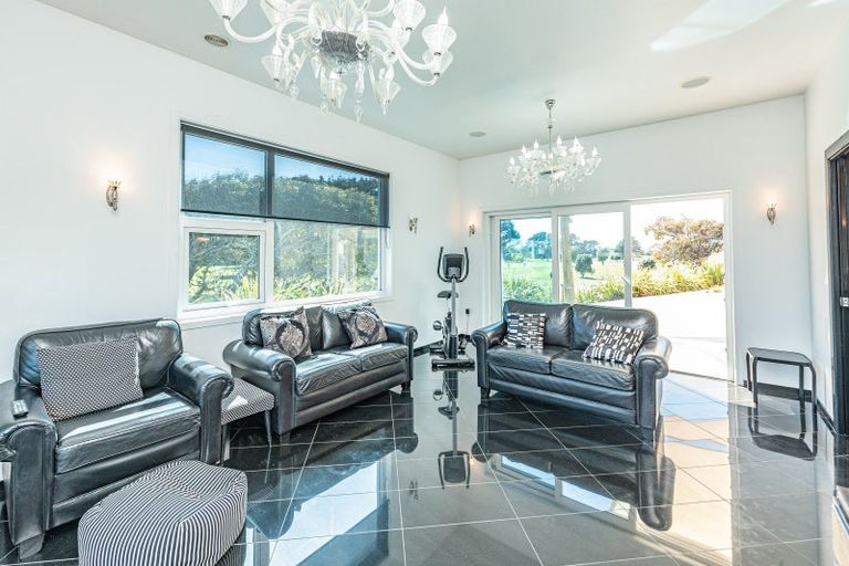 Photo of property in 35 Golf Vue Place, Castlecliff, Whanganui, 4501