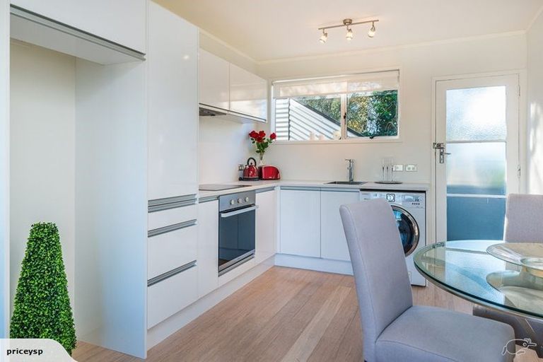 Photo of property in 9/11 Kingsway Avenue, Sandringham, Auckland, 1025