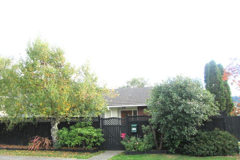 Photo of property in 32 Sunbrae Drive, Silverstream, Upper Hutt, 5019