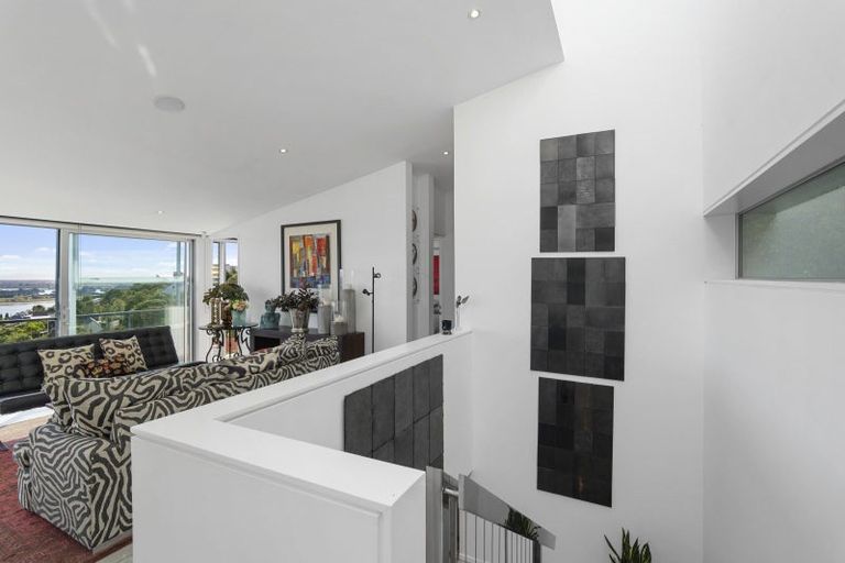 Photo of property in 12a Valley View, Mount Pleasant, Christchurch, 8081