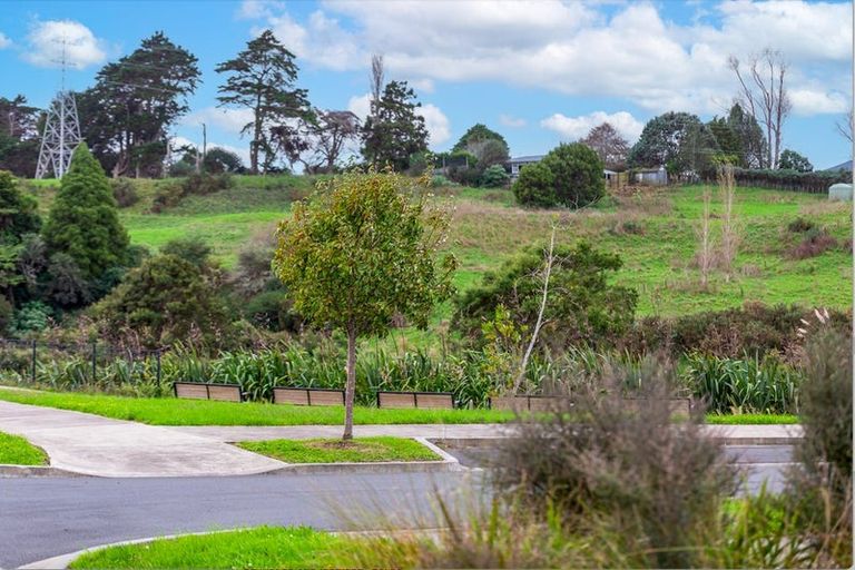 Photo of property in 4 Tuputupu Drive, Kumeu, 0810